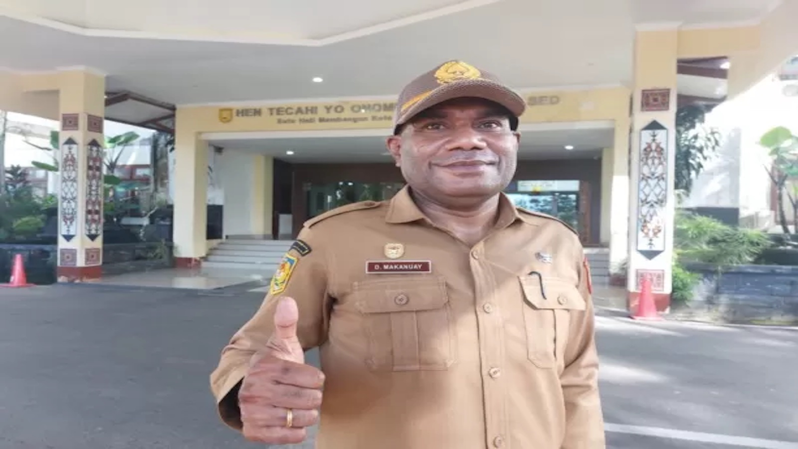 Pegawai Negeri Siap melayani Anda